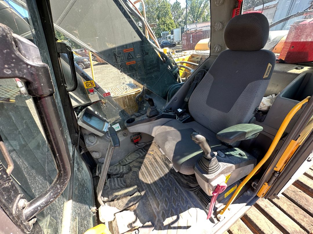 2013 VOLVO EC220DL - Image 28